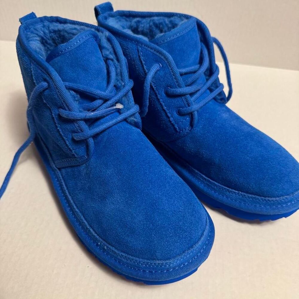 Ugg Women's Blue Suede Winter Boots size 5